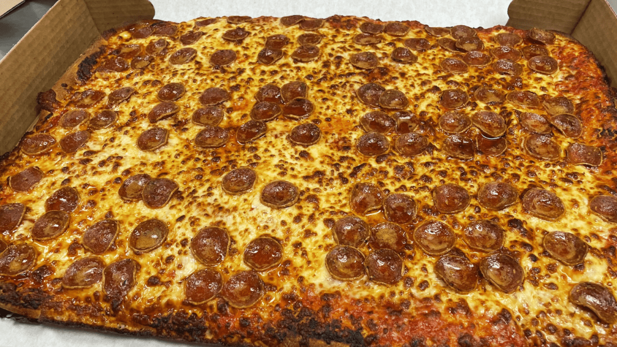 buffalo pepperoni pizza